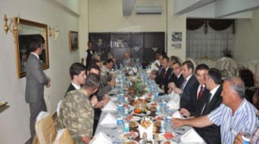 Vali Yardımcısı Ve Kaymakamlar İ&ccedil;in Veda Yemeği