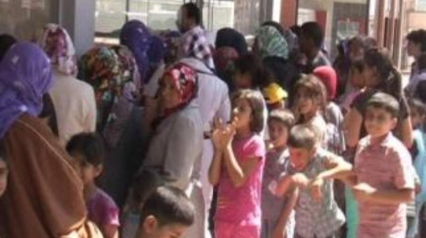 Dışarıda İzdiham İ&ccedil;eride Sevin&ccedil;