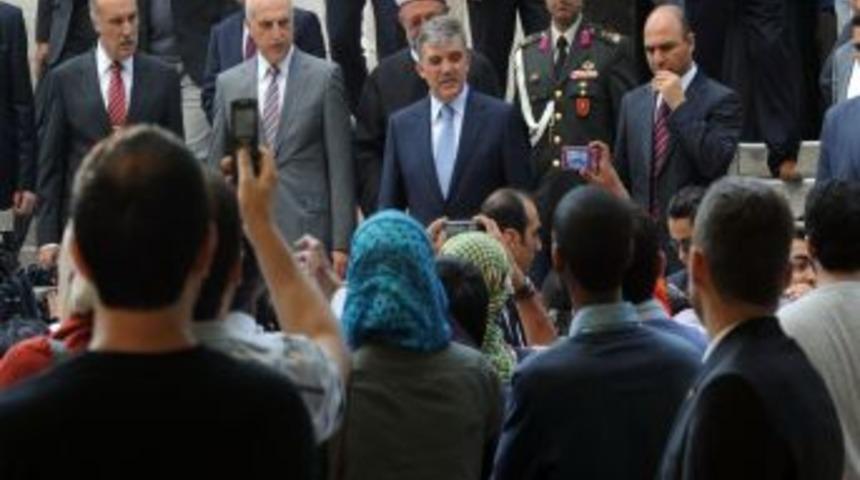 Cumhurbaşkanı G&uuml;l: Herkesin Ter&ouml;r Mesafe Koyması Gerekir