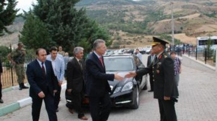 Vali Taşkesen, Bayram Sabahı G&ouml;reve Başladı