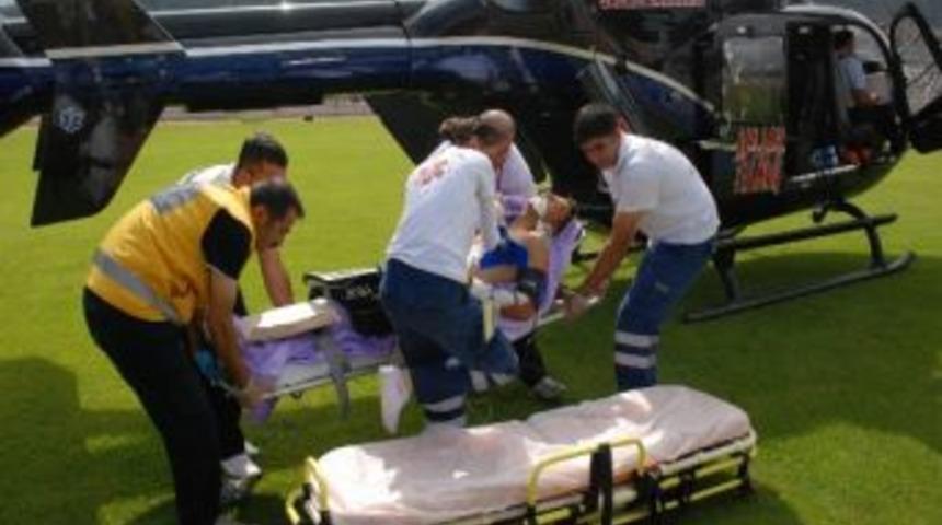 Ambulans Helikopter Trafik Kazası Geçiren Genç İçin Havalandı