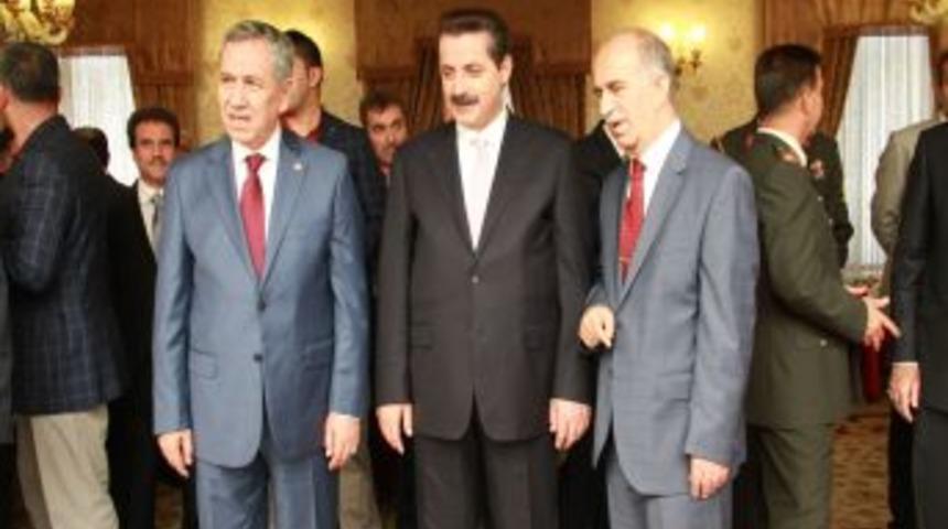 B&uuml;lent Arın&ccedil;: B&uuml;t&uuml;n Olumsuzluklara Rağmen Bayram Sevincini Yaşamak Istiyoruz