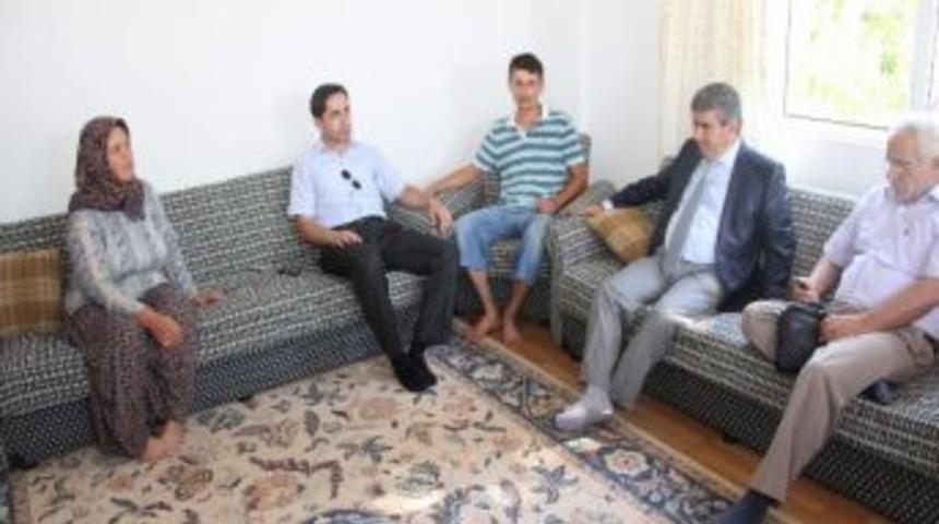 D&ouml;şemealtı Belediye Başkanı Şehit Ailesini Ziyaret Etti