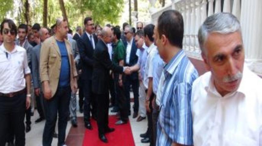 Maliye Bakanı Şimşek Batmanlılarla Bayramlaştı