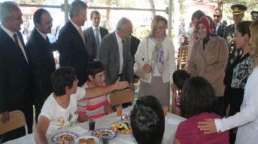 Vali Yenig&uuml;n&rsquo;den Bayram Ziyaretleri