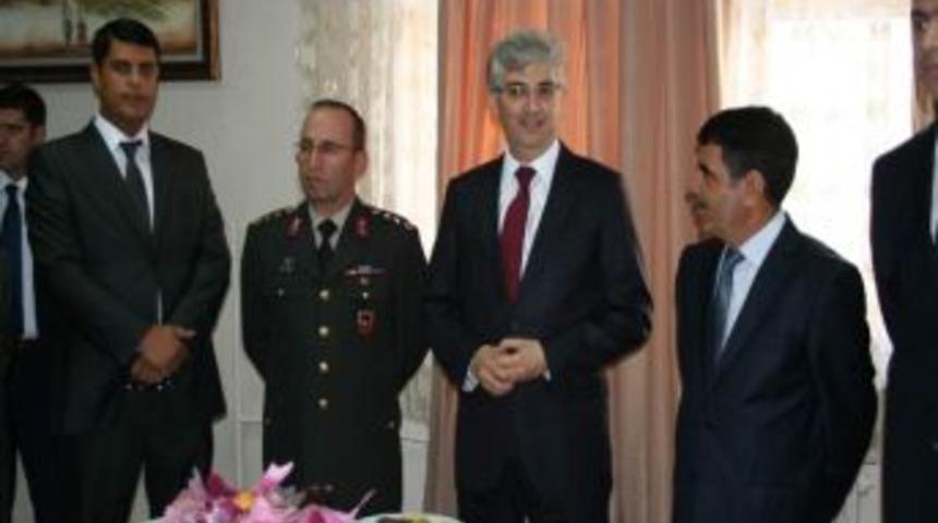 Kars&rsquo;ta Protokol &Ouml;ğretmen Evi&rsquo;nde Bayramlaştı