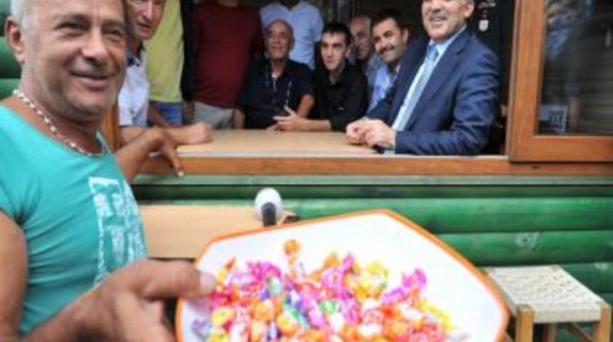 Cumhurbaşkanı G&uuml;l, Bayram Mesaisini Twitter&rsquo;dan Paylaştı