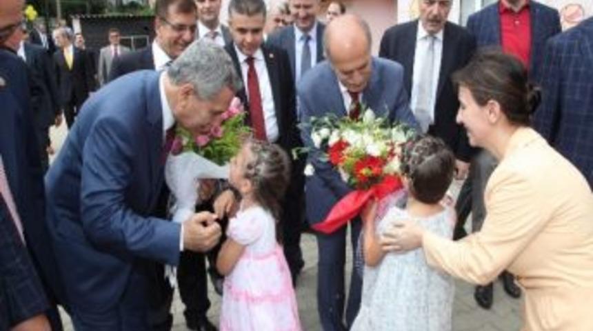 Bakan Arın&ccedil;&rsquo;tan Huzurevine Bayram Ziyareti