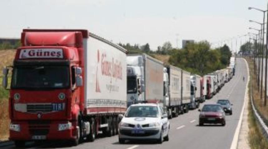 Bayramı Kapıkule Sınırında Kuyrukta Ge&ccedil;irdiler