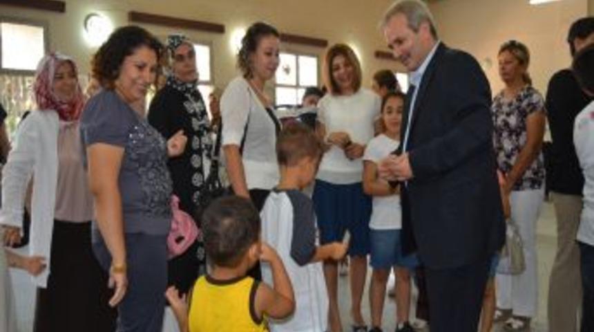 Başkan &Ouml;zgan&rsquo;dan &Ccedil;ocuklara Bayram Har&ccedil;lığı