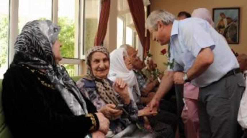 Başkan Akaydın, Huzurevlerini Ziyaret Etti