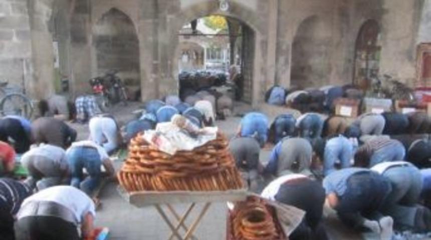 Camide başı kesik adam dehşeti!