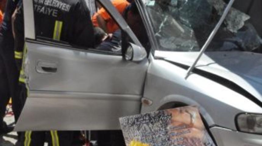 Kazada Hayatını Kaybeden Gencin Otomobilinden D&uuml;ğ&uuml;n Davetiyesi &Ccedil;ıktı