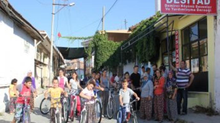 Kur'an Kursunu Tamamlayan &Ccedil;ocuklar &Ccedil;ifte Bayram Yaşadı