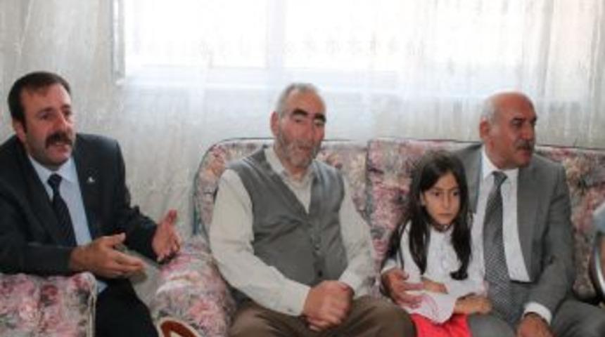 Vali İpek, Afganistan&rsquo;dan Gelen Aile Ile Bayramlaştı