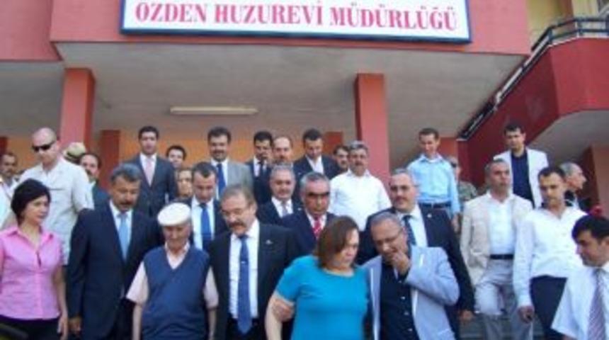 Bayramda Yaşlılar Da Unutulmadı