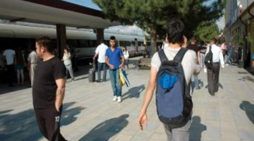 Tcdd Eskişehir Gar M&uuml;d&uuml;r&uuml; S&uuml;leyman Hilmi &Ouml;zer'den Tren Seferleri İ&ccedil;in Bayram Değerlendirmesi