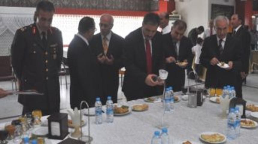 Malatya'da Bayramlaşma T&ouml;reni &Ouml;ğretmen Evinde Ger&ccedil;ekleştirildi