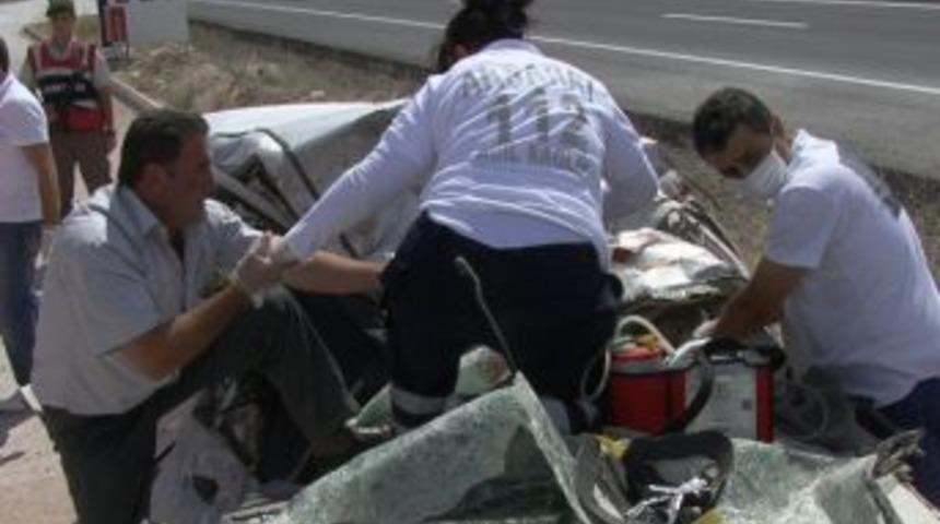 Otomobil Takla Attı: 1 &Ouml;l&uuml;, 1 Yaralı