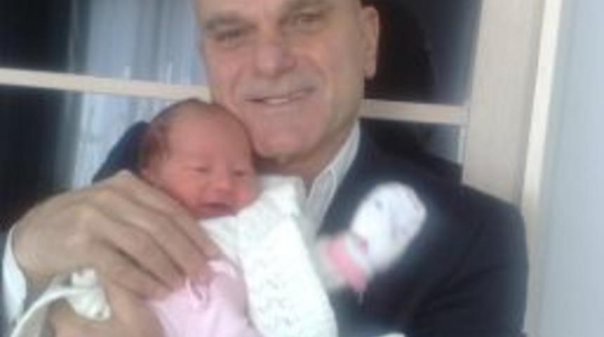 Eski Futbolcu Kavgayı Ayırmak İsterken &Ouml;ld&uuml;r&uuml;ld&uuml;