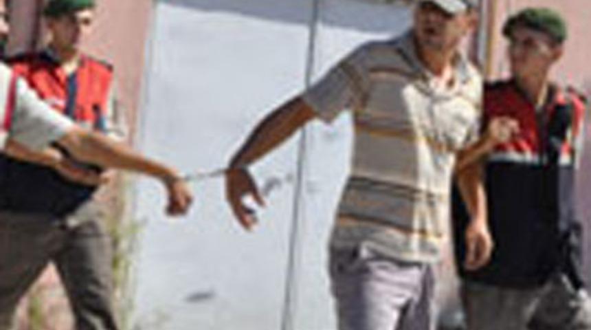 Annesini d&ouml;verek &ouml;ld&uuml;rd&uuml;