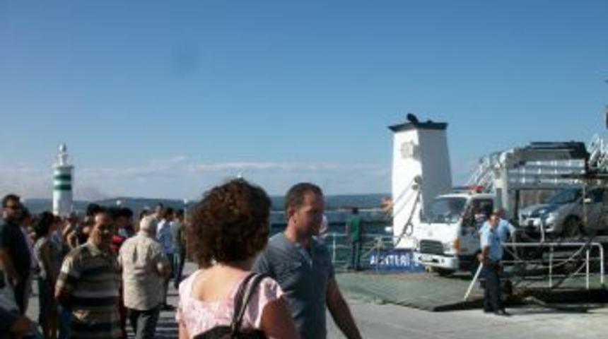 Hırsızlık Iddiası Nedeniyle Feribottan Yolcu Ve Ara&ccedil;lar Indirilmedi