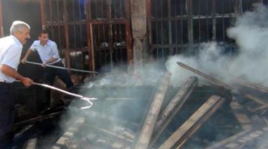 Bayram G&uuml;n&uuml; Sanayideki Yangın Korkuttu