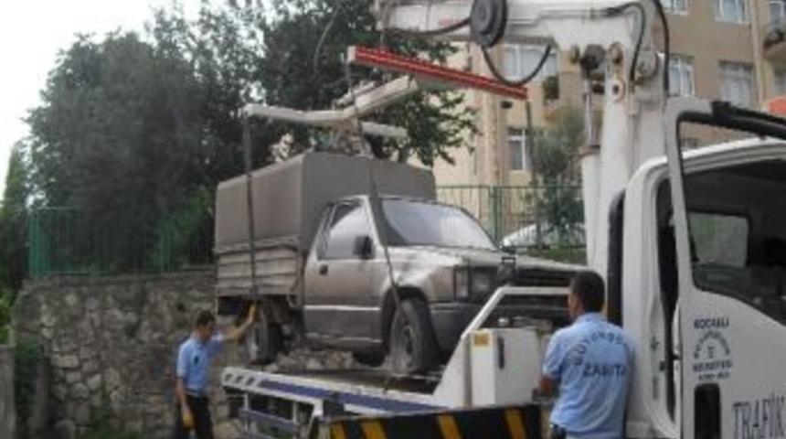 İzmit Hurda Ara&ccedil;lardan Kurtarılıyor