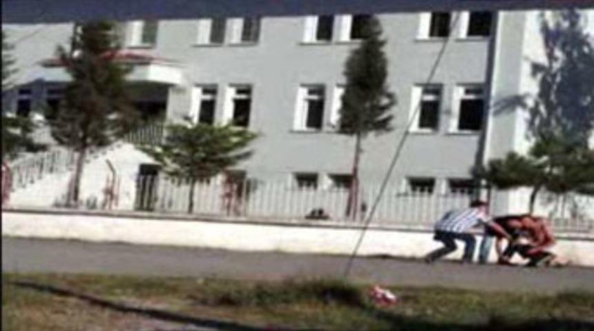 Karakolda cinnet getiren er dehşet sa&ccedil;tı