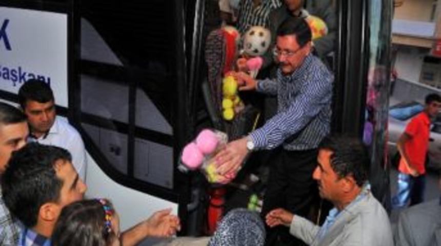 Başkan G&ouml;k&ccedil;ek&rsquo;ten &Ccedil;ocuklara 40 Bin Bayram Hediyesi