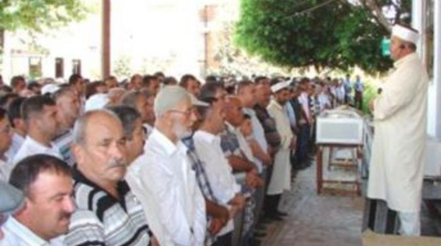 Topa&ccedil; Ailesi Yan Yana Defnedildi!