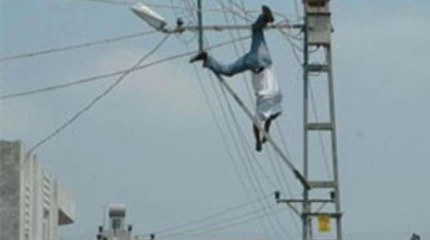 Cesedi direkte asılı kaldı