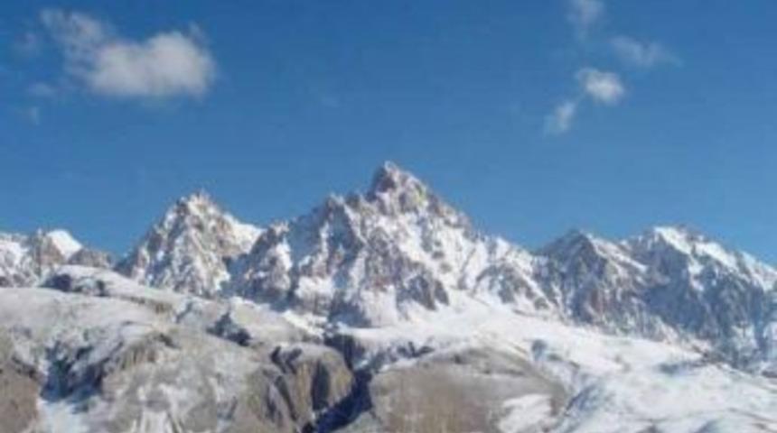 Aladağlar&rsquo;da 2 Dağcı Mahsur Kaldı