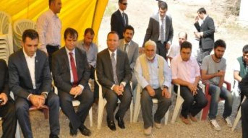 Başbakan Yardımcısı Bekir Bozdağ Şehit Kamil &Ccedil;elikkaya&rsquo;nın Ailesi İle Bayramlaştı