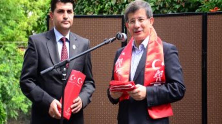 Dışişleri Bakanı Davutoğlu, Şehit Ve Gazi Aileleriyle Buluştu