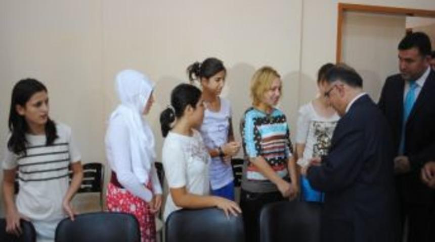 D&uuml;zce Valisi Adnan Yılmaz&rsquo;dan &Ccedil;ocuklara Bayram Bahşişi