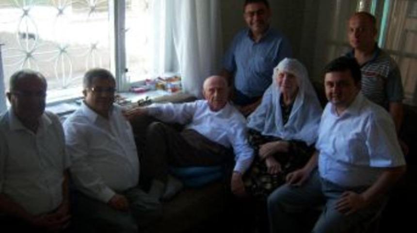 G&uuml;lmez, 101 Yaşındaki Keleşoğlu'nu Ziyaret Etti