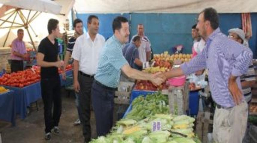Milletvekili Kinay, Pazarcı Esnafıyla Bayramlaştı