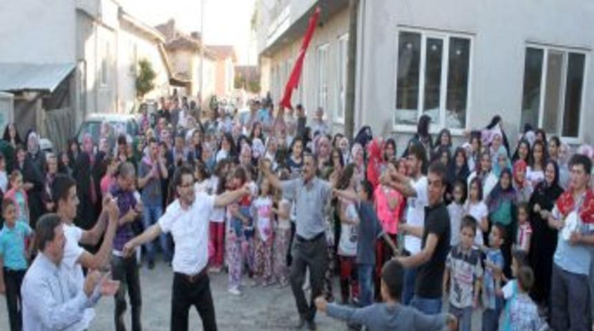 Maden Ocağının Kapatılmasını Davul Zunayla Kutlayıp, &Ccedil;ifte Bayram Yaptılar