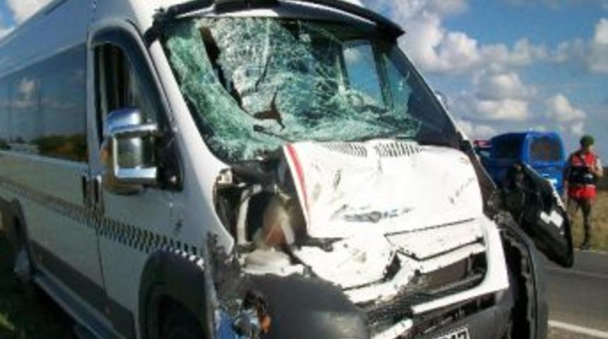 Kocaeli'de Trafik Kazası: 2 Yaralı