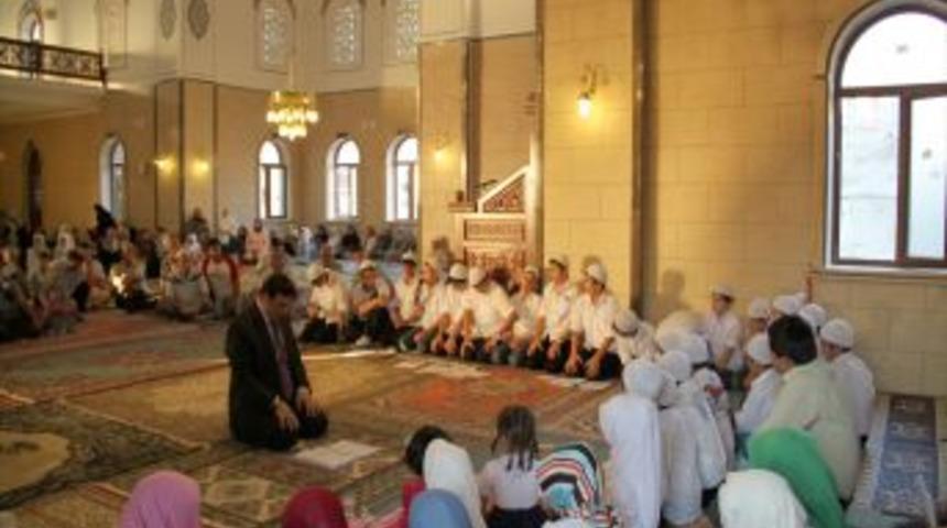 Minikler, Yaz Kur&rsquo;an Kurslarından Dualarla Uğurlandı