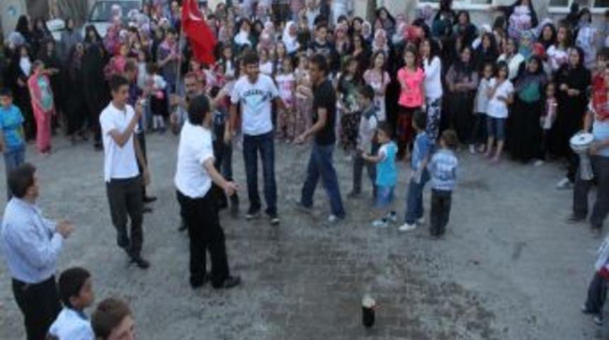 Başk&ouml;yl&uuml;ler İki Bayramı Bir Arada Yaşıyor