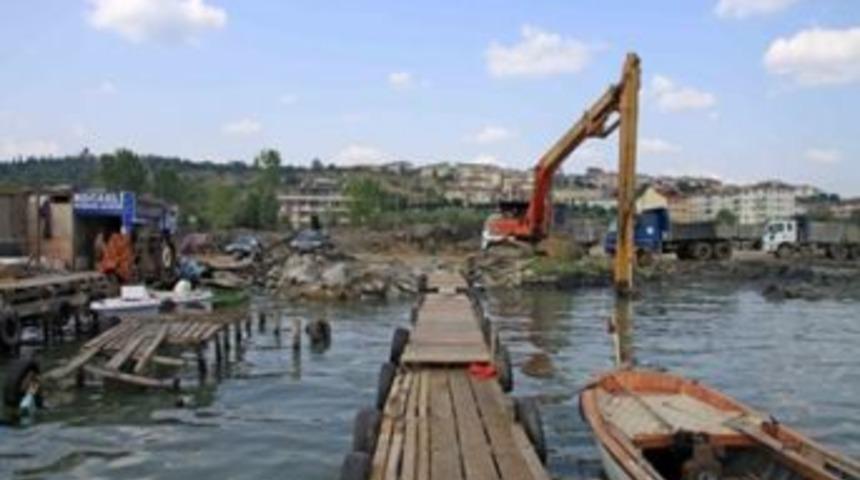 Kambo&ccedil;ya sahili temizleniyor