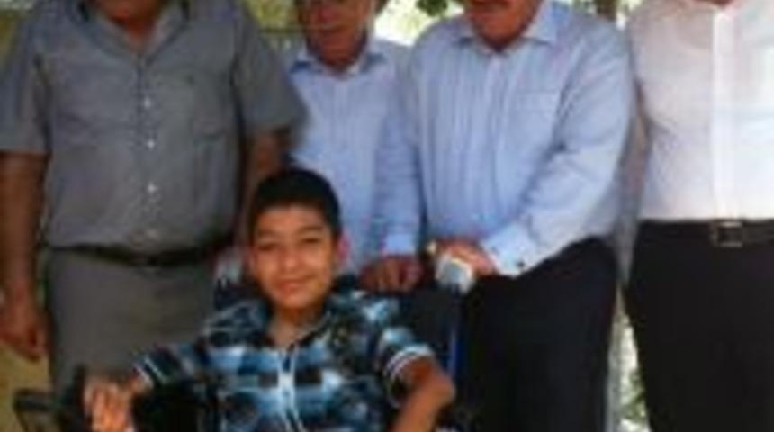 Engelli &ccedil;ocuğa &ccedil;ifte bayram