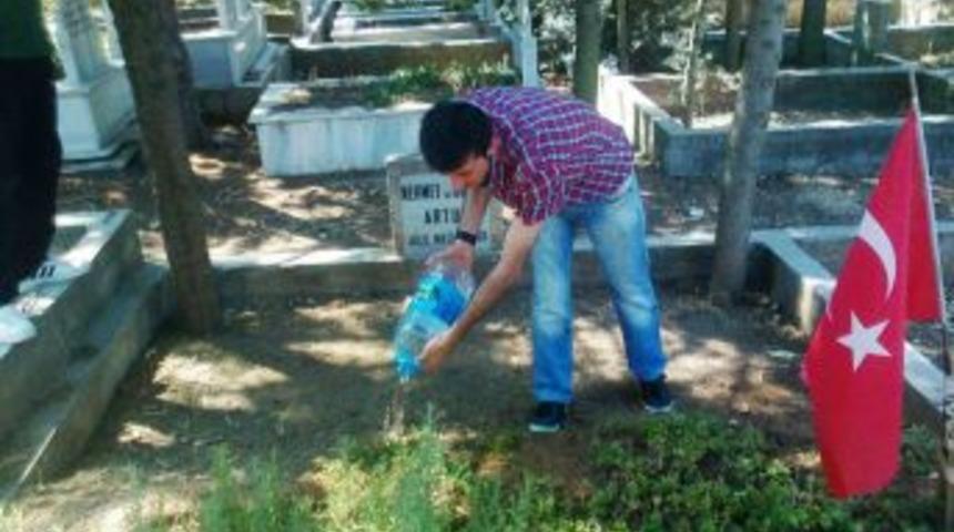 CHP&rsquo;li Gen&ccedil;lerden mezarlık ziyaretleri