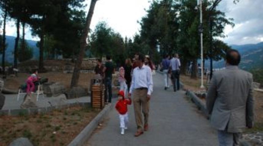 Niksar Kalesi'ne Bayramda Ziyaret&ccedil;i Akını