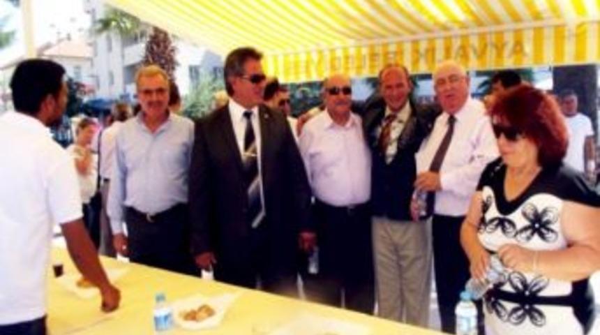 Ayvalık&rsquo;ta Protokol&uuml;n Bayramlaşma Coşkusu