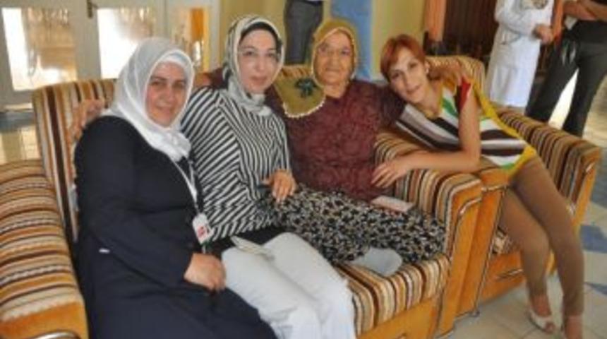 G&ouml;zde Sağlık Grubu, Huzur Evi Sakinlerini Ziyaret Etti