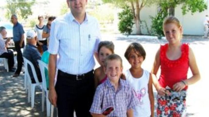 K&uuml;&ccedil;&uuml;kk&ouml;y'de Bayramlaşma Coşkusu