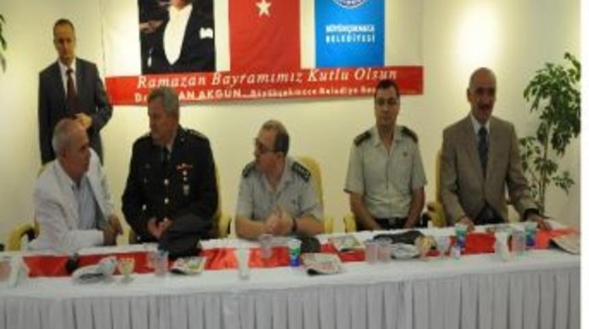 B&uuml;y&uuml;k&ccedil;ekmece Belediye Başkanı Akg&uuml;n, Bayramda Da &Ccedil;alıştı